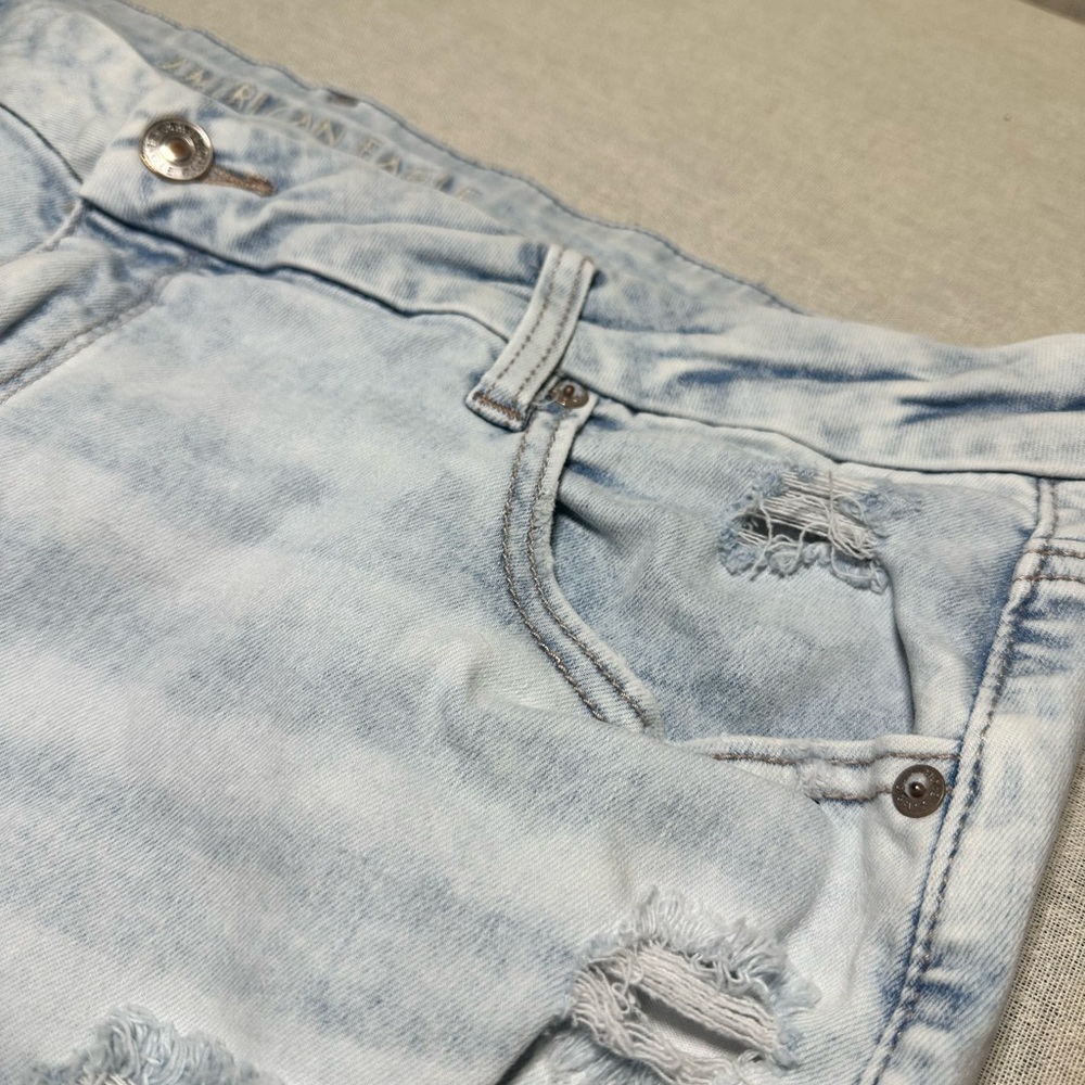 American Eagle High Rise Distressed Stretch Light Wash Shorts Size 20